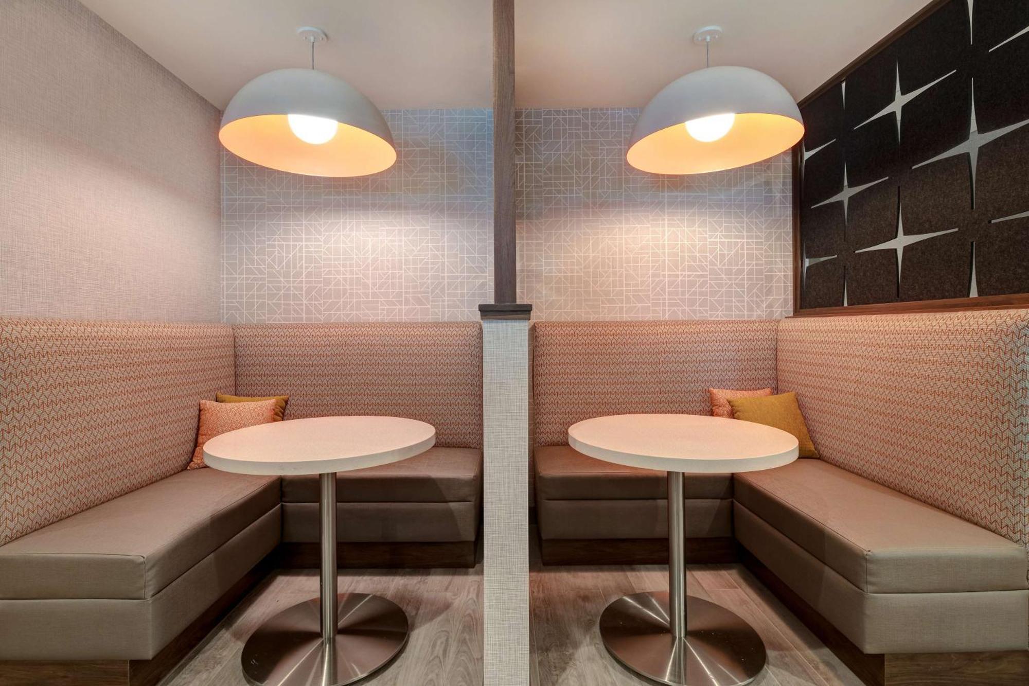 Hampton Inn Crown Point, In エクステリア 写真