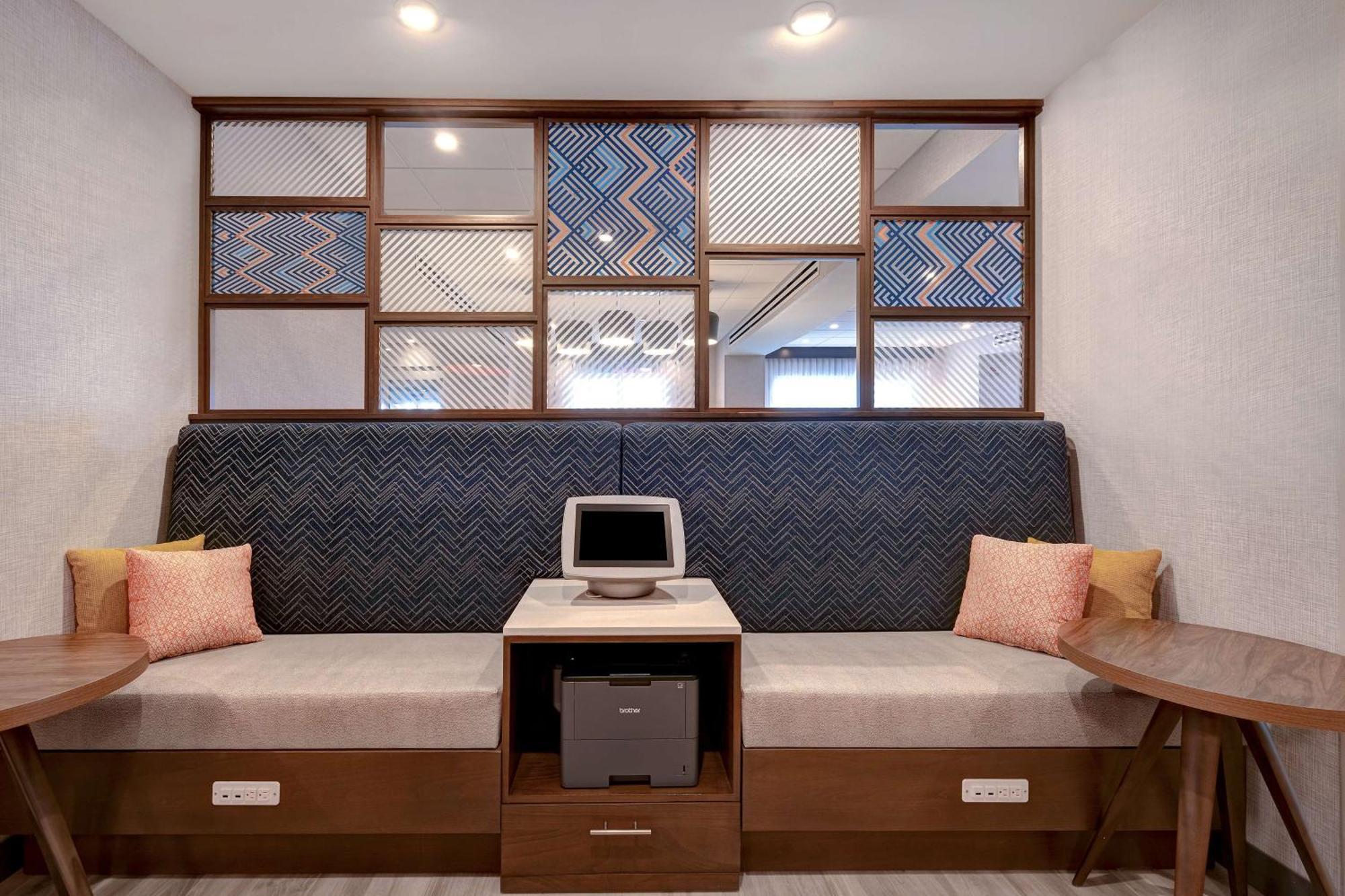 Hampton Inn Crown Point, In エクステリア 写真